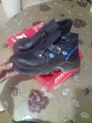 Botas de seguridad negra  talla 42