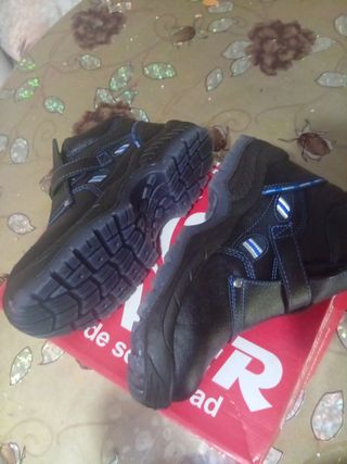 Botas de seguridad negra  talla 42