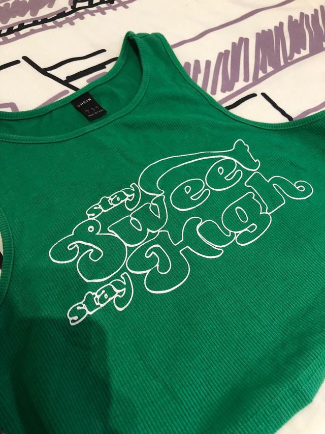Crop top verde con lettering
