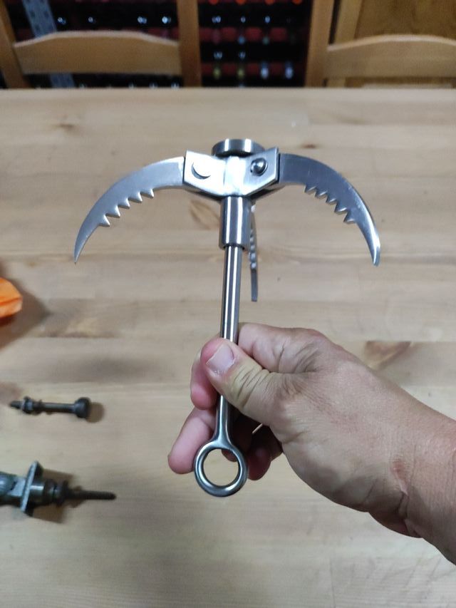 Garra de escalada metálica