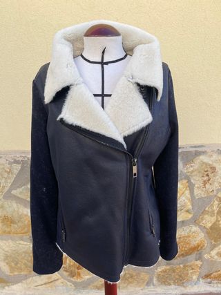 Chaqueta azul marino con pelo
