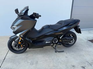 Yamaha T-MAX 530 DX Negra
