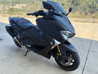 Yamaha T-MAX 530 DX Negra