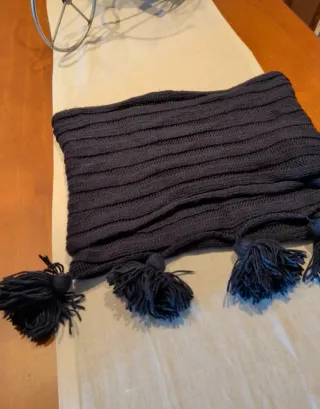 Bufanda tejida con flecos