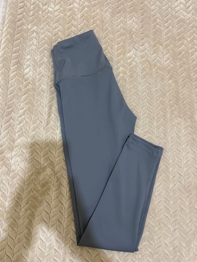 Leggings grises y azules