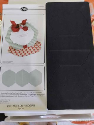 Fustella Bigz XL Sizzix card