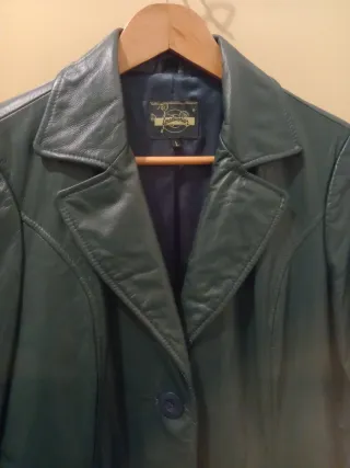 Abrigo de piel verde