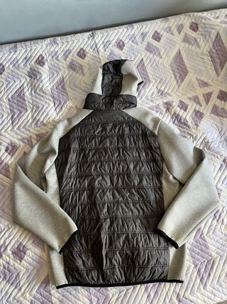 Chaqueta impermeable Jack&Jones gris y negra