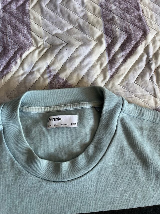 Camiseta Bershka Teal Gráfica
