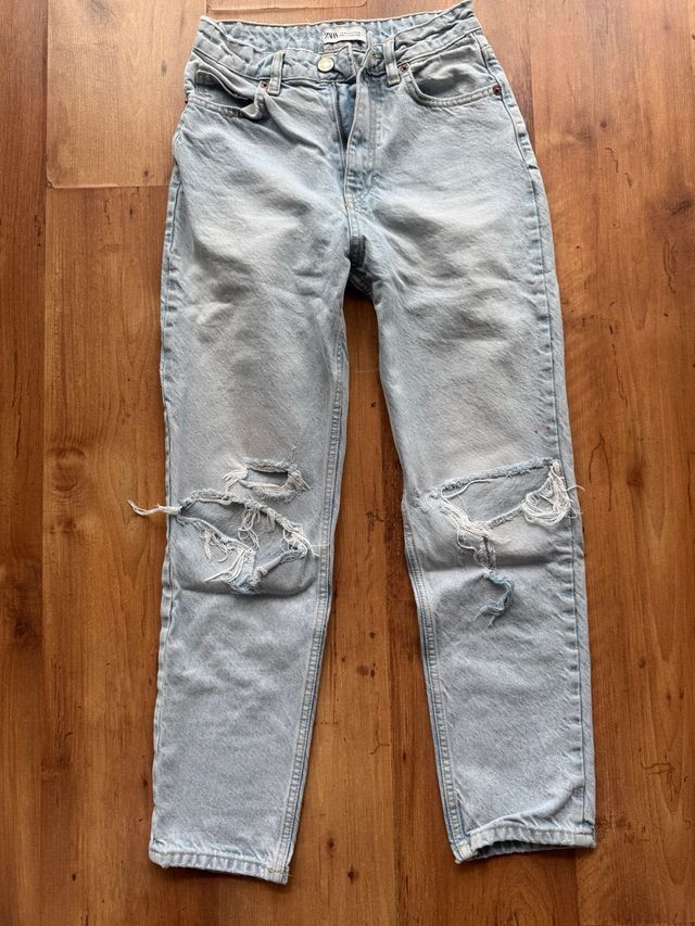 Zara Jeans Boyfriend Fit Talla XS con Roturas