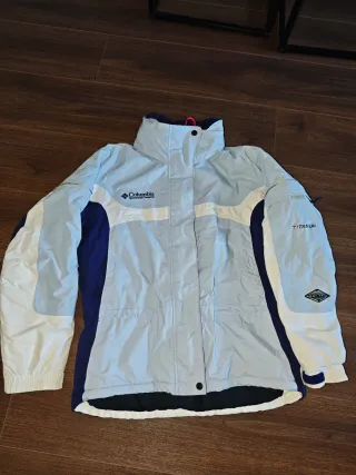 Columbia Titanium abrigo azul y blanco
M de mujer
