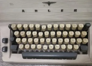 Máquina de escribir ADLER Guillament