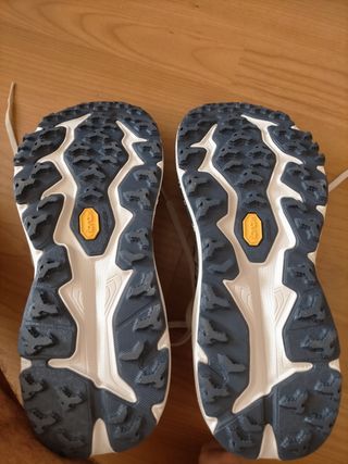 Zapatillas Hoka speedgoat 6 T44 2/3 sin estrenar.