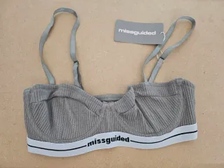 Sujetador Missguided gris verdoso con aros