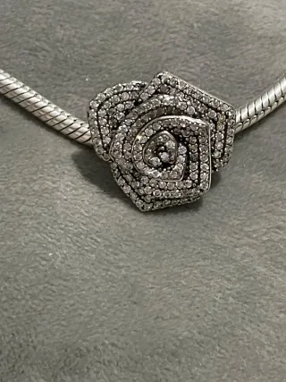 Charm Flor Grande Brillante