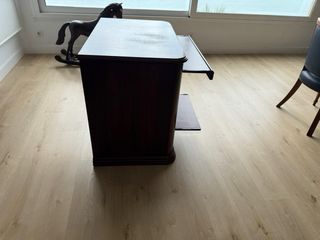 Escritorio madera con bandeja