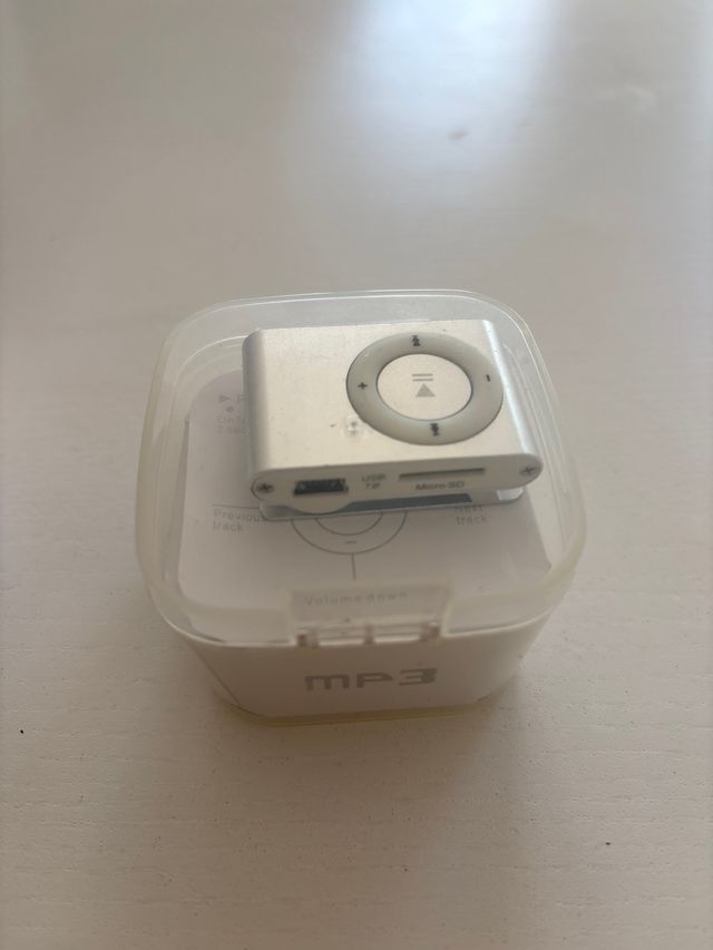 Mini Reproductor MP3 Plata y Rosa