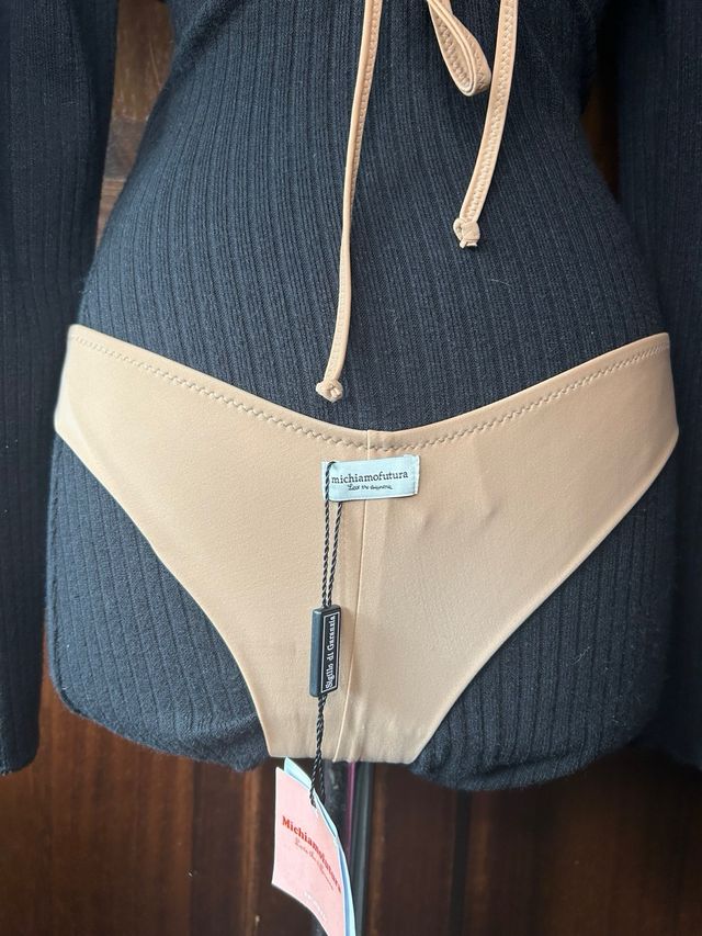 Bikini marrone chiaro con pajete