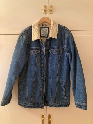 Cazadora vaquera Pull&Bear con borrego