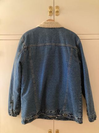 Cazadora vaquera Pull&Bear con borrego