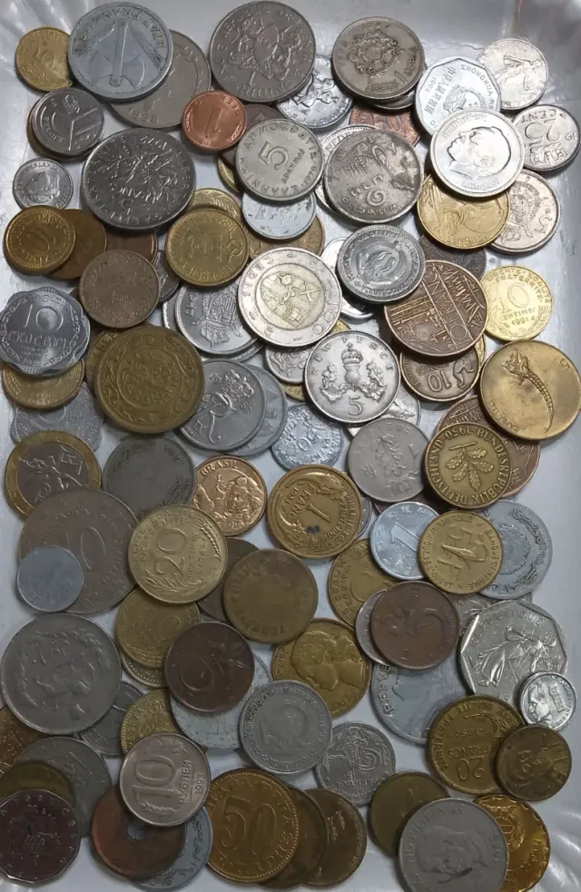 Raccolta di +100 monete tutte diverse al 90% 