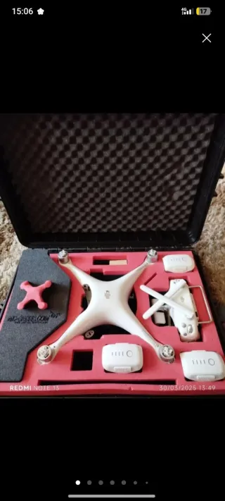 Dron DJI con caja de transporte y 3 baterías.