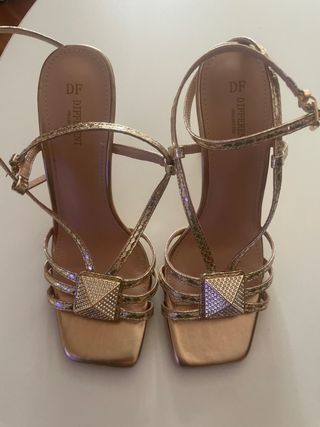 Sandalias DF Collection doradas con pedrería