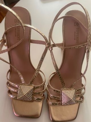 Sandalias DF Collection doradas con pedrería