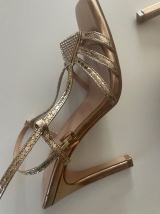 Sandalias DF Collection doradas con pedrería