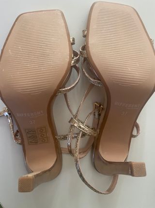 Sandalias DF Collection doradas con pedrería