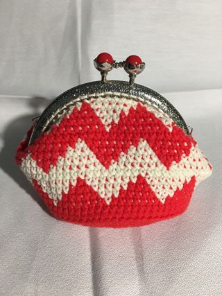 Monedero crochet con boquilla.