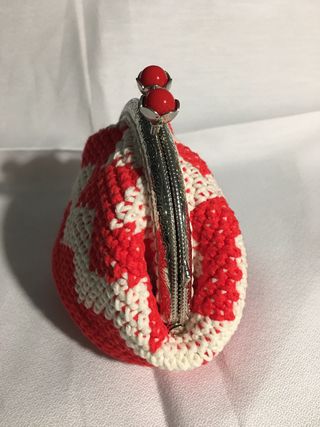 Monedero crochet con boquilla.
