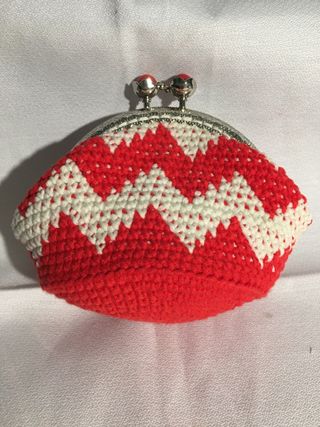 Monedero crochet con boquilla.