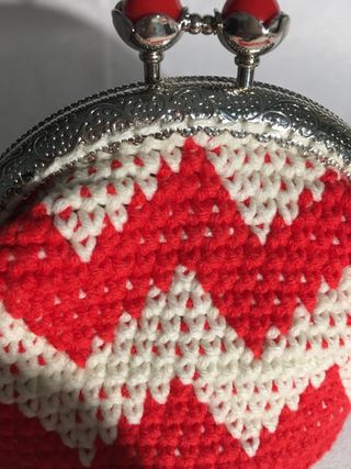 Monedero crochet con boquilla.