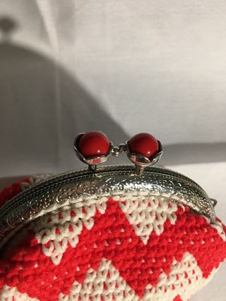 Monedero crochet con boquilla.