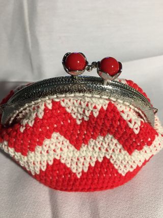Monedero crochet con boquilla.
