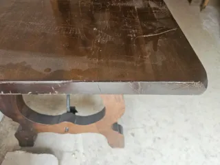Mesa antigua de madera