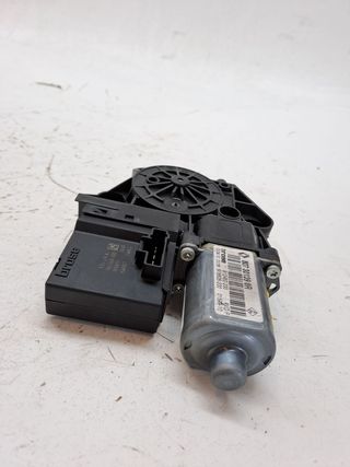 MOTOR ELEVALUNAS DELANTERO DERECHO RENAULT MEGANE III SPORT