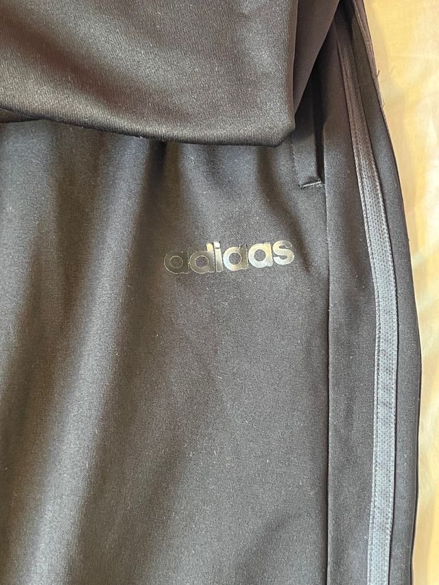 Conjunto deportivo Adidas y Puma negro