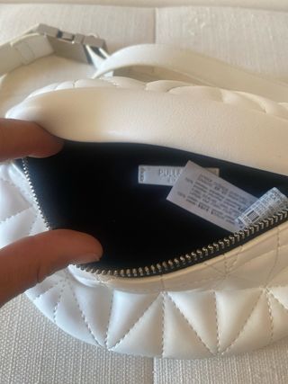 Riñonera PULL&BEAR blanca acolchada