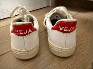 Zapatillas Veja blancas y azules
