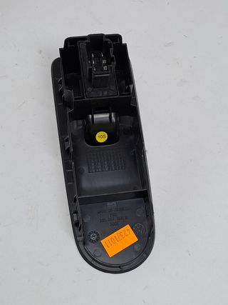 MANDO ELEVALUNAS DELANTERO DERECHO VOLKSWAGEN UP! (122)