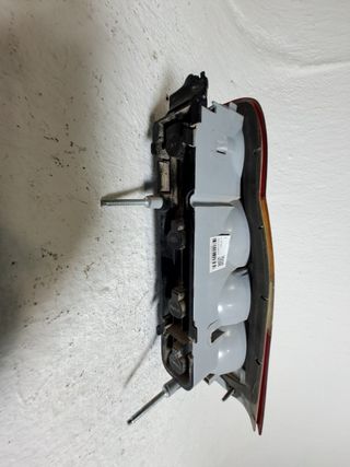 PILOTO TRASERO IZQUIERDO FORD TRANSIT CONNECT (2)