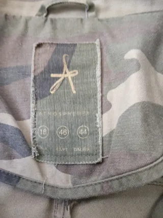 CHAQUETA ESTILO MILITAR

