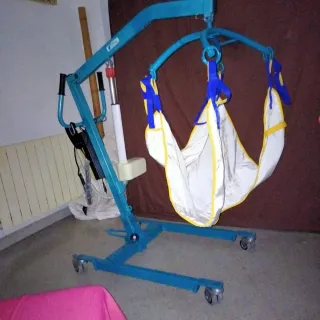 Grúa ortopédica para movilidad reducida