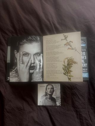 Taylor Swift Reputation Magazines (2)