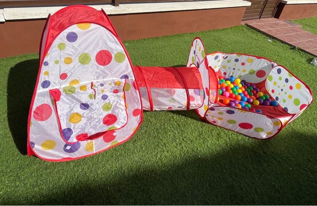 Parque de bolas infantil con túnel