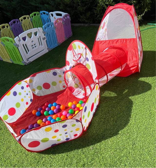 Parque de bolas infantil con túnel