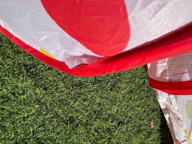 Parque de bolas infantil con túnel