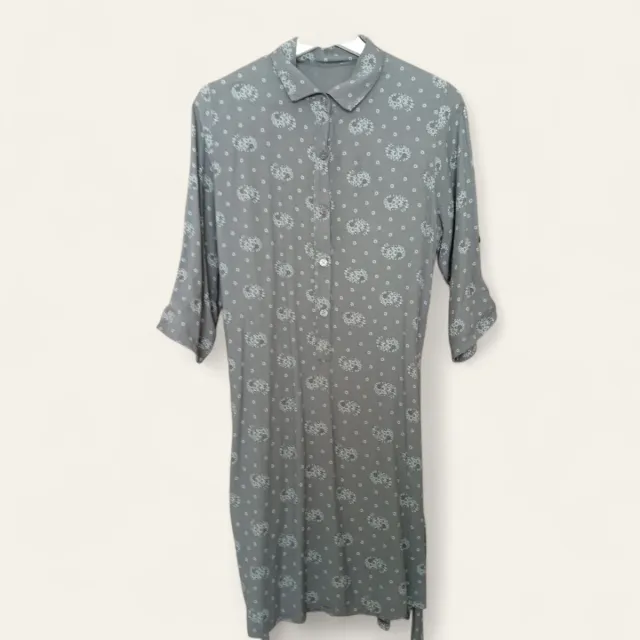 Vestido camisero estampado gris